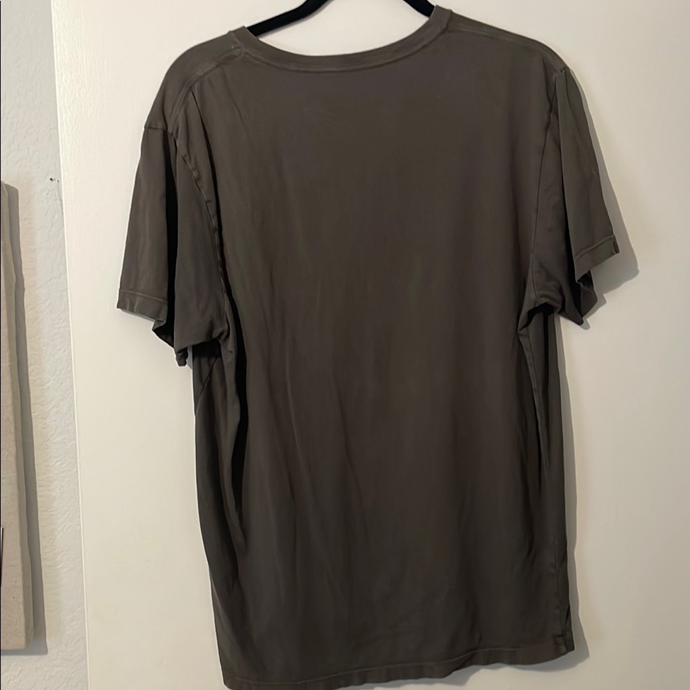 J. Crew Men's Gray V-Neck T-Shirt - Picture 4 of 4
